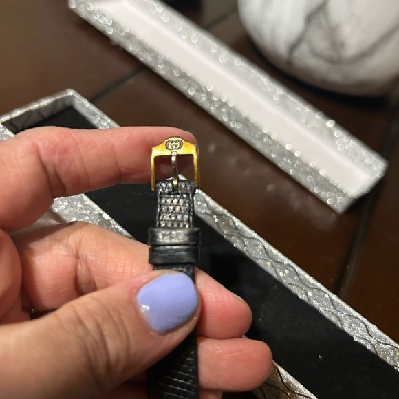 Gucci Vintage Gold-Plated Square Stack Black Dial Quartz Watch ‘Authentic’ - Picture 4 of 10